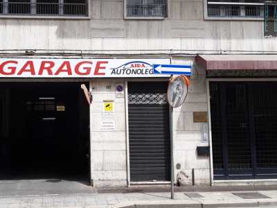Il bar invece, dopo essere stato gestito da Abbinante dal 2011 al 2015 sotto l�insegna di �Dolce Aida�, ha ormai chiuso i battenti. Al suo posto c�� un garage, che conserva per� al suo interno alcuni ricordi del locale